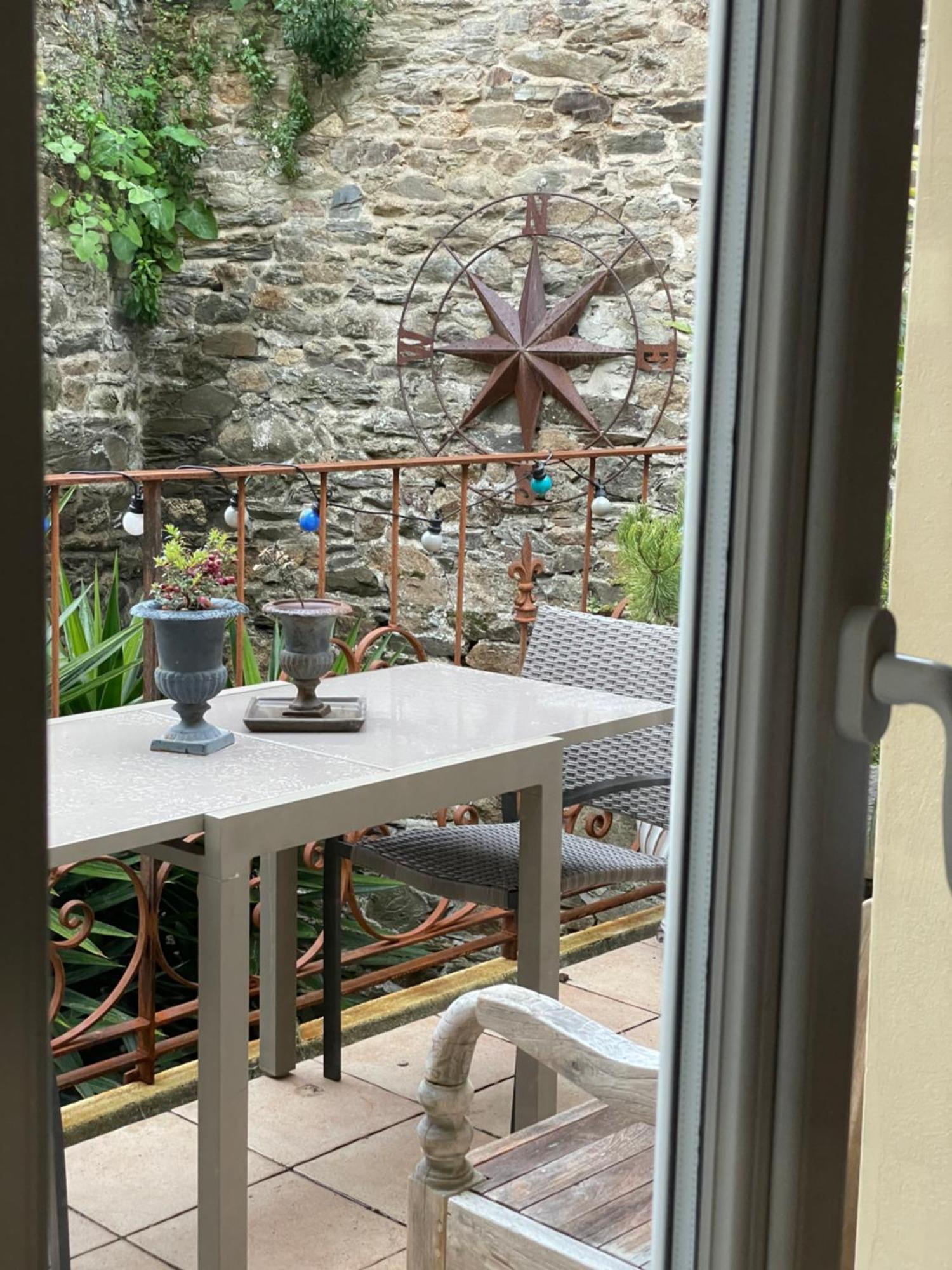 Appartement De 1634 Avec Balcon Au Sud Sur Jardin En Plein Coeur Historique Tréguier Exteriér fotografie