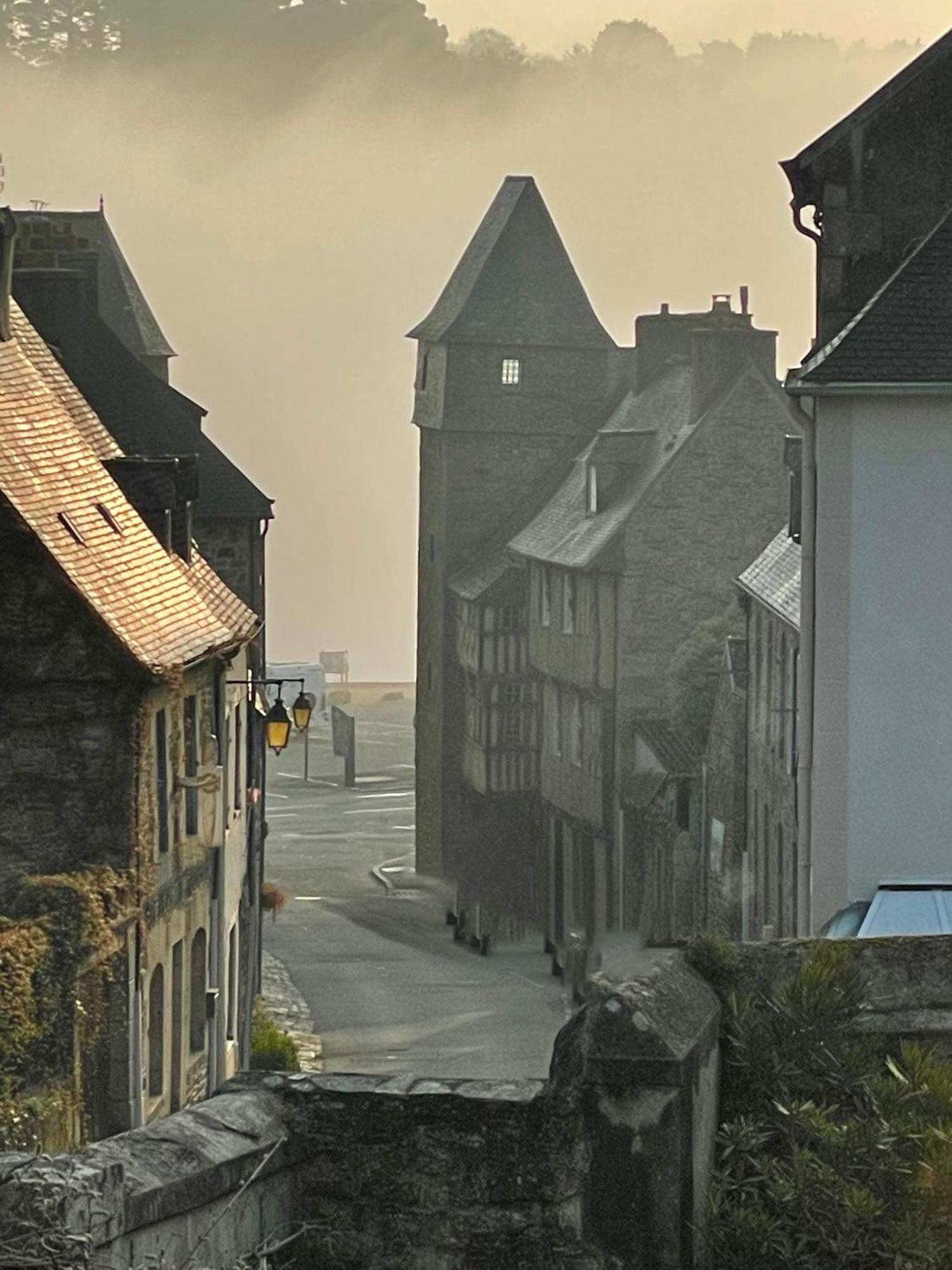 Appartement De 1634 Avec Balcon Au Sud Sur Jardin En Plein Coeur Historique Tréguier Exteriér fotografie