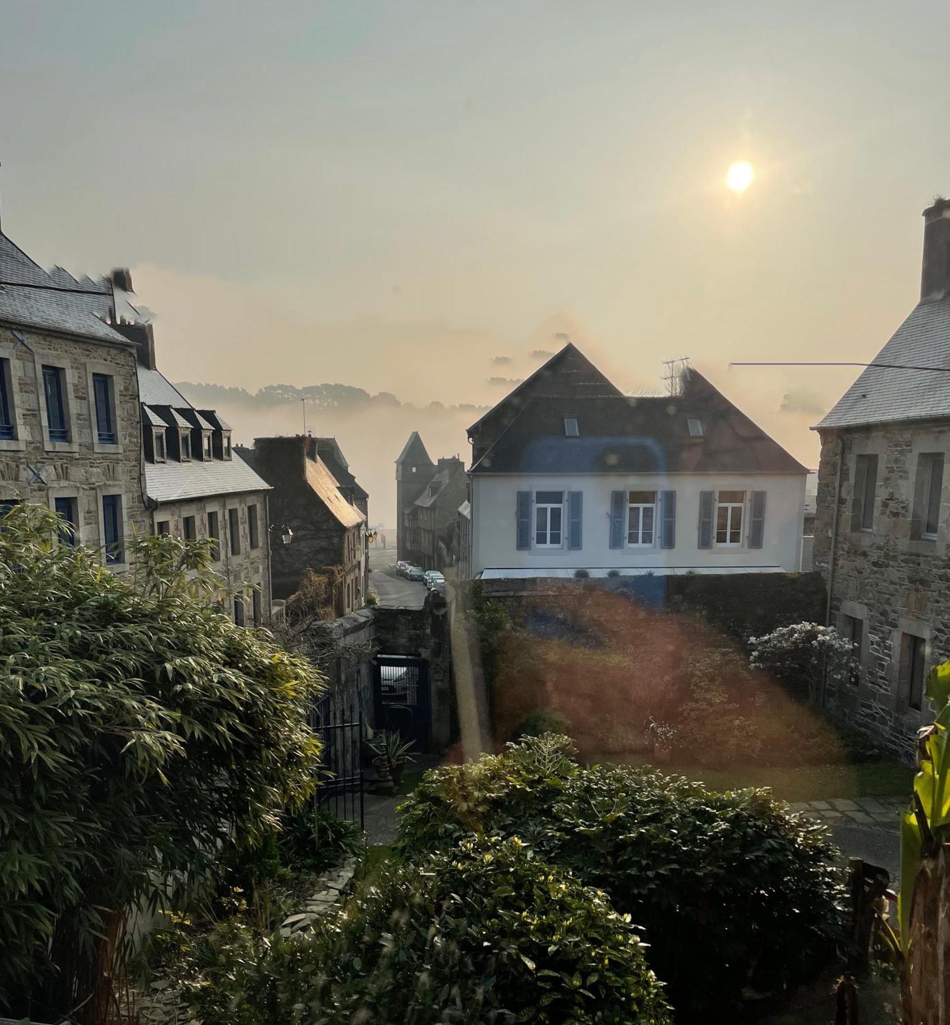 Appartement De 1634 Avec Balcon Au Sud Sur Jardin En Plein Coeur Historique Tréguier Exteriér fotografie